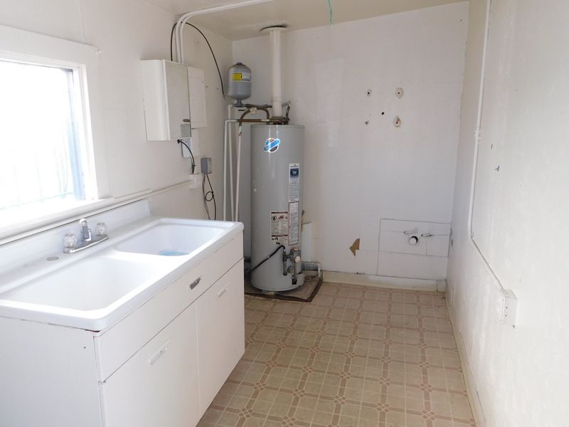 805 E Main St, Farmington, NM 87401